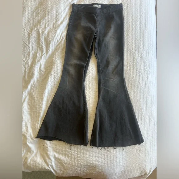 Free People Washed Black Float On Flare Jeans (31) - Picture 4 of 7